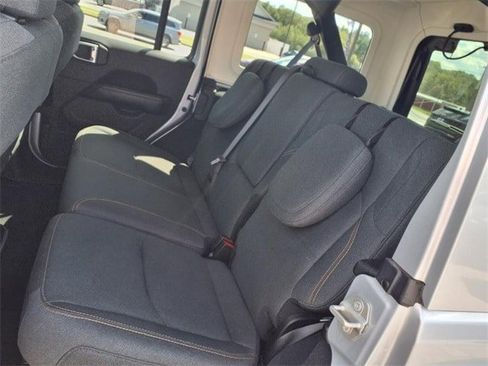 Used 2024 Jeep Wrangler Unlimited Sahara image 19