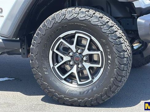 Used 2026 Jeep Wrangler Unlimited Rubicon AWD/4WD image 34