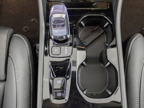 Certified 2025 Volvo XC40 B5 Plus image 25