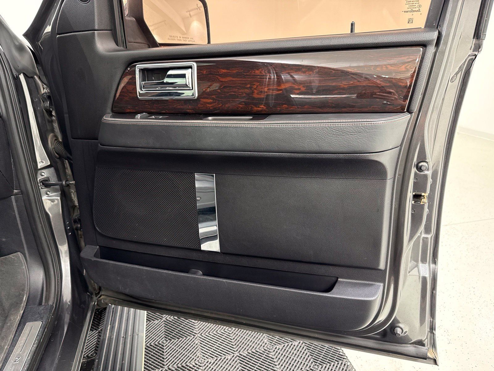 Used 2016 Lincoln Navigator Reserve AWD/4WD image 31