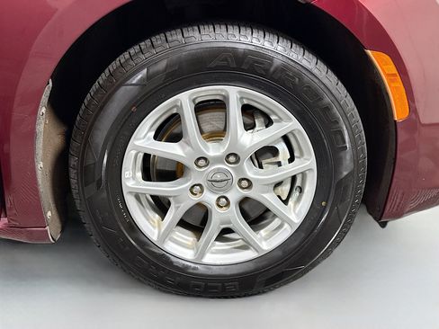 Used 2022 Chrysler Voyager LX image 32