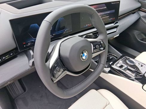 Used 2026 BMW 530i w/ Premium Package RWD image 14