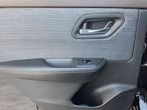 Certified 2023 Nissan Rogue SV FWD image 22