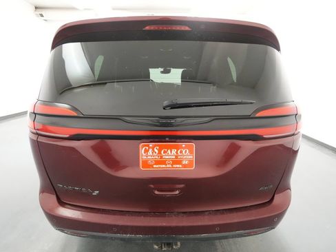 Used 2021 Chrysler Pacifica Touring-L w/ Uconnect Theater Family Group AWD/4WD image 8