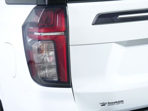Certified 2022 Chevrolet Tahoe Z71 w/ Luxury Package AWD/4WD image 17