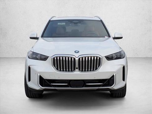 Used 2024 BMW X5 xDrive50e image 8