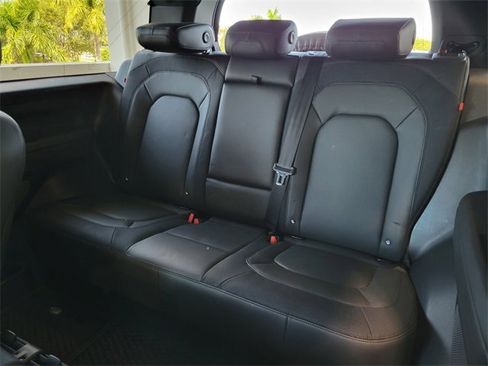 Used 2023 Land Rover Defender 90 X-Dynamic SE image 29