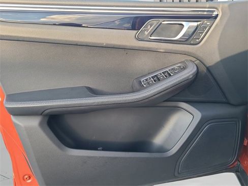 Used 2023 Porsche Macan Turbo image 33