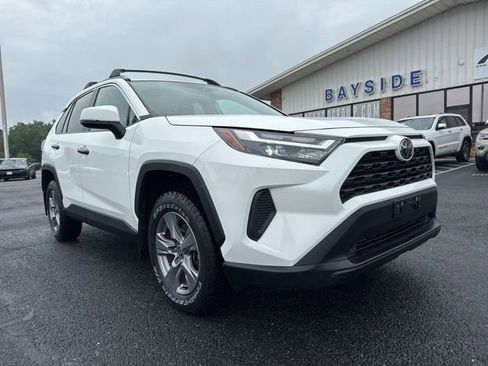 Used 2022 Toyota RAV4 XLE AWD/4WD image 2