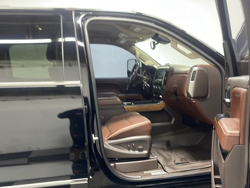 Used 2016 Chevrolet Silverado 2500 High Country w/ Duramax Plus Package AWD/4WD image 20