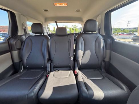 Used 2026 Kia Carnival FWD image 37