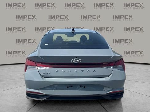 Used 2022 Hyundai Elantra SEL FWD image 4