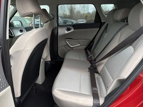 Used 2023 Kia Soul LX image 7