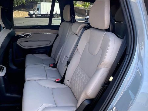 New 2026 Volvo XC90 T8 Plus w/ Protection Package Premier AWD/4WD image 12