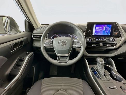 Certified 2024 Toyota Highlander LE image 21