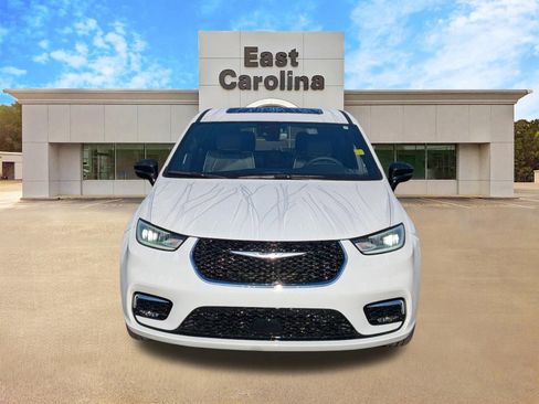 New 2026 Chrysler Pacifica Limited image 8