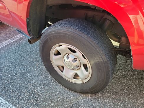 Used 2023 Toyota Tacoma SR w/ SR Convenience Package RWD image 11