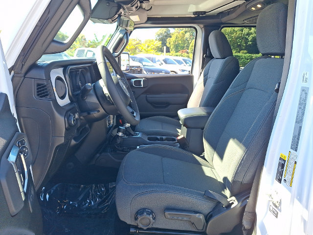 Used 2025 Jeep Gladiator Sport AWD/4WD image 2