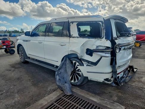 Used 2023 Lincoln Navigator Reserve image 4