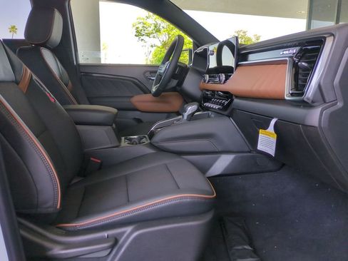 New 2025 GMC Canyon AT4 image 21