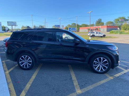 Used 2025 Ford Explorer ST-Line AWD/4WD image 7