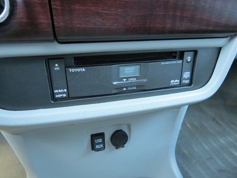 Used 2013 Toyota Sienna Limited image 22