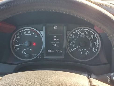 Used 2017 Toyota Tacoma TRD Sport AWD/4WD image 24
