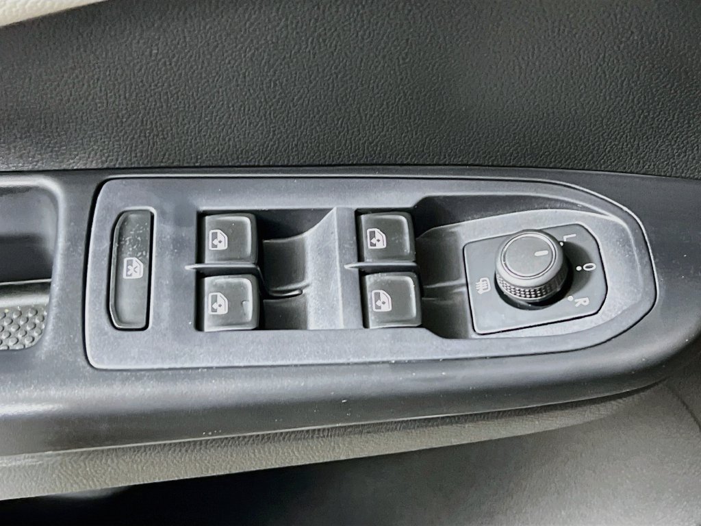 Used 2025 Volkswagen Taos S AWD/4WD image 13