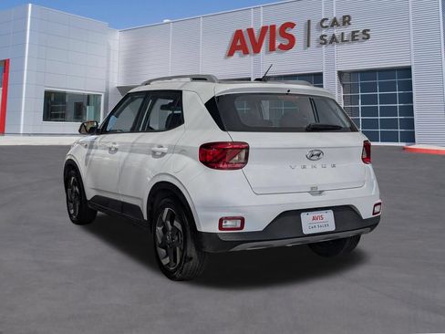 Used 2025 Hyundai Venue SEL FWD image 3