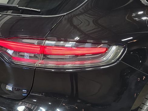 Certified 2023 Porsche Macan AWD/4WD image 30