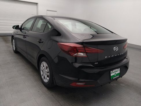 Used 2019 Hyundai Elantra SE w/ Winter Weather Package FWD image 5
