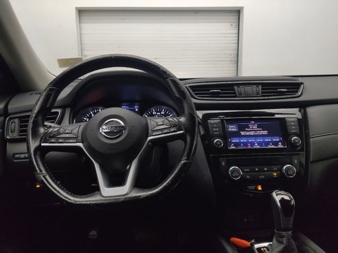 Used 2020 Nissan Rogue SV FWD image 22
