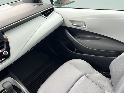 Used 2026 Toyota Corolla SE FWD image 12