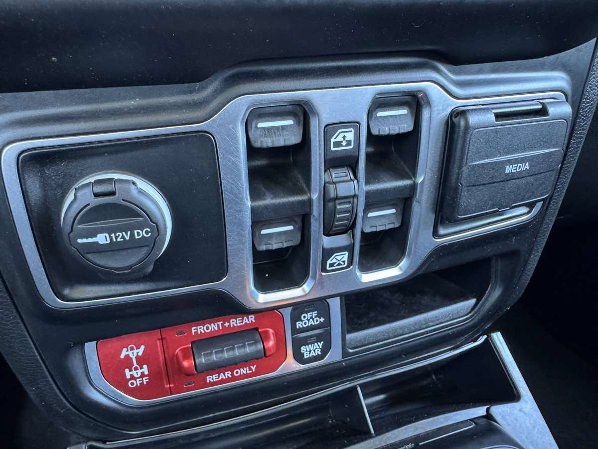 Used 2020 Jeep Gladiator Rubicon AWD/4WD image 37