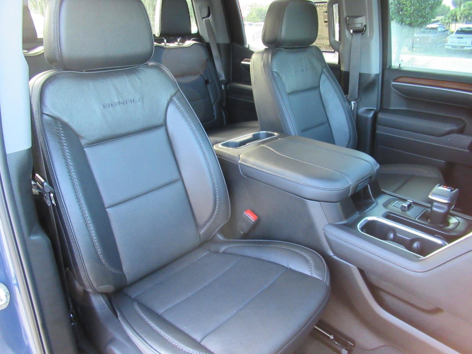 Used 2025 GMC Sierra 1500 Denali w/ Denali Reserve Package AWD/4WD image 11