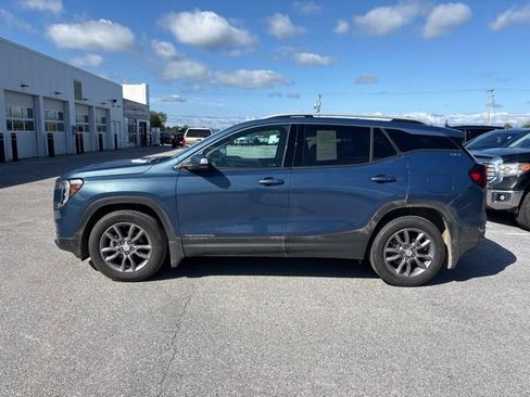 Used 2024 GMC Terrain SLT w/ LPO, Floor Liner Package AWD/4WD image 2