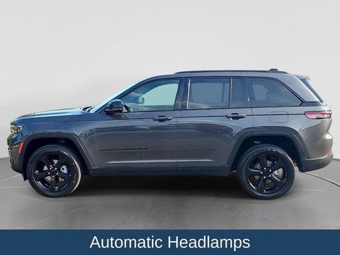 Used 2023 Jeep Grand Cherokee Altitude RWD image 5