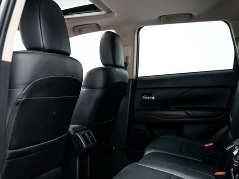 Used 2019 Mitsubishi Outlander SEL image 26