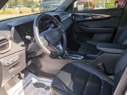 Used 2024 Chevrolet TrailBlazer ACTIV w/ Driver Confidence Package image 12