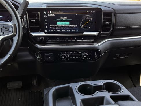 Used 2025 Chevrolet Silverado 2500 LT w/ Convenience Package AWD/4WD image 18