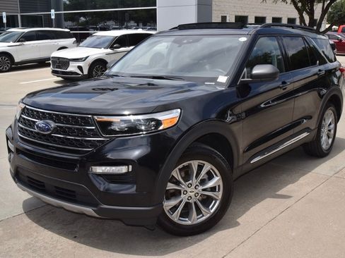 Used 2024 Ford Explorer XLT w/ Equipment Group 202A AWD/4WD image 38