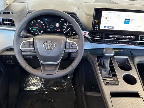 New 2026 Toyota Sienna XLE image 13
