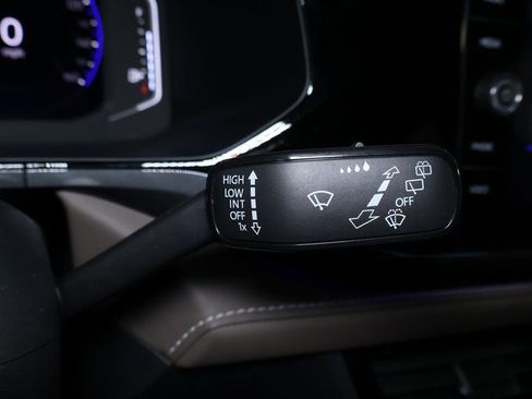 Used 2022 Volkswagen Taos SEL image 25