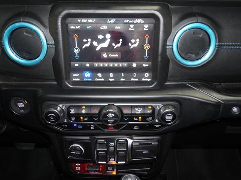 Used 2022 Jeep Wrangler Unlimited Rubicon 4xe w/ Dual Top Group AWD/4WD image 17