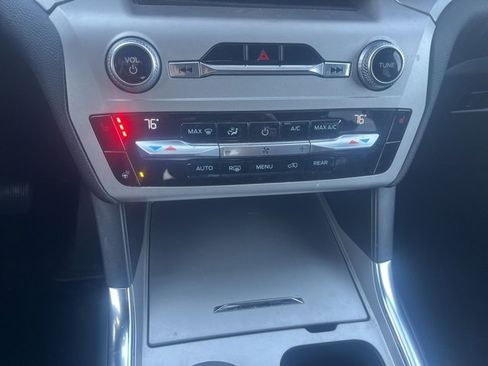 Used 2021 Ford Explorer XLT w/ Equipment Group 202A image 20