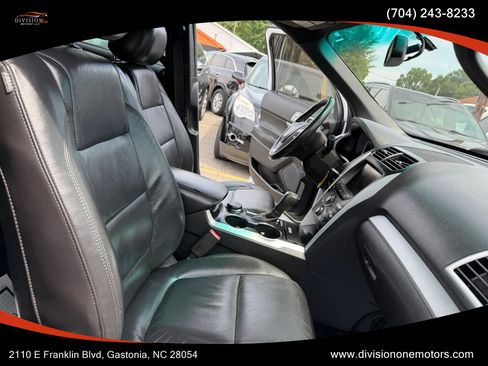 Used 2014 Ford Explorer XLT w/ Equipment Group 202A AWD/4WD image 13