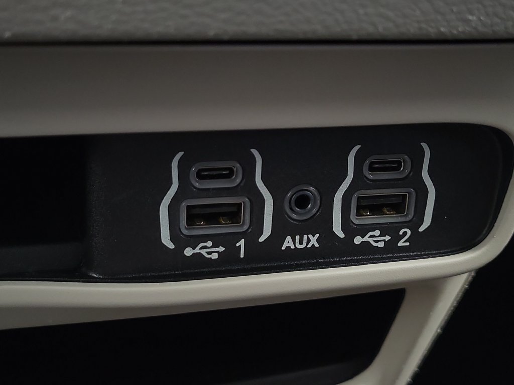 Used 2023 Chrysler Pacifica Touring-L FWD image 22