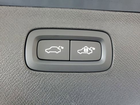 Certified 2025 Volvo XC90 B6 Plus w/ Protection Package AWD/4WD image 12