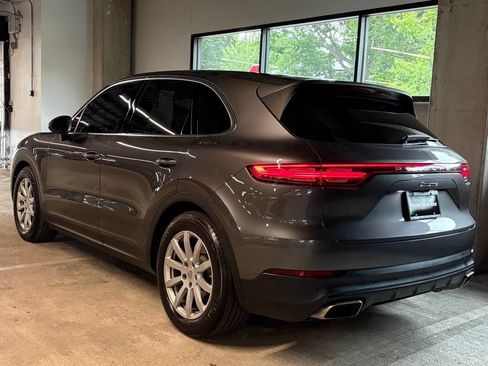 Used 2023 Porsche Cayenne AWD/4WD image 3