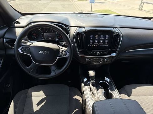 Used 2023 Chevrolet Traverse LT FWD image 7